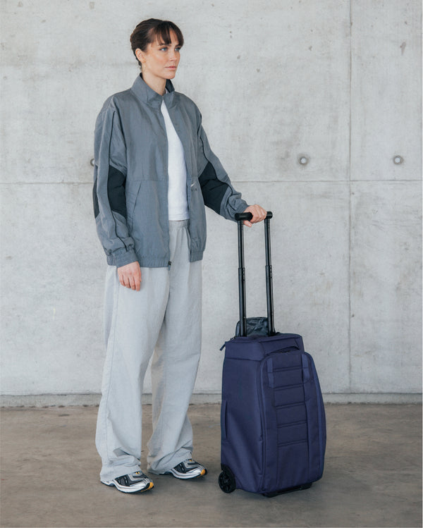 Douchebags Hugger Roller Bag Carry-on 40L Blue Hour