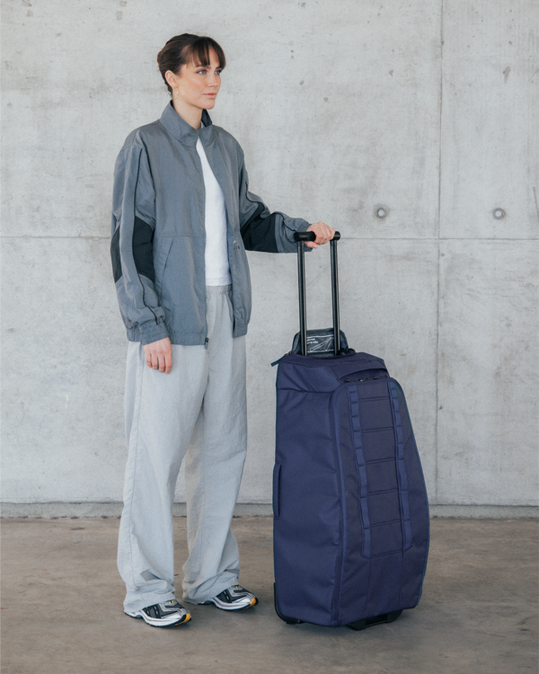 Douchebags Hugger Roller Bag Check-in 60L Blue Hour