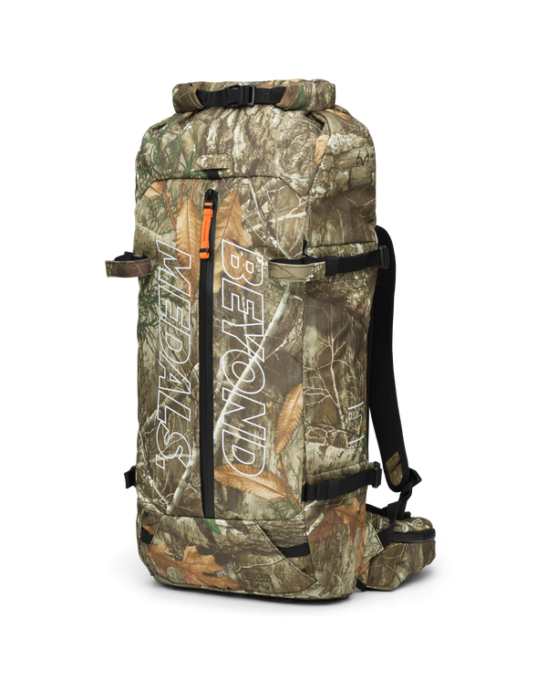 douchebags Snow Pro Backpack 32L Db x Beyond Medals