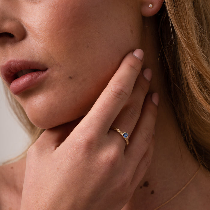 Dower & Hall 14k Twist Narrative Ring With 4mm Blue Sapphire