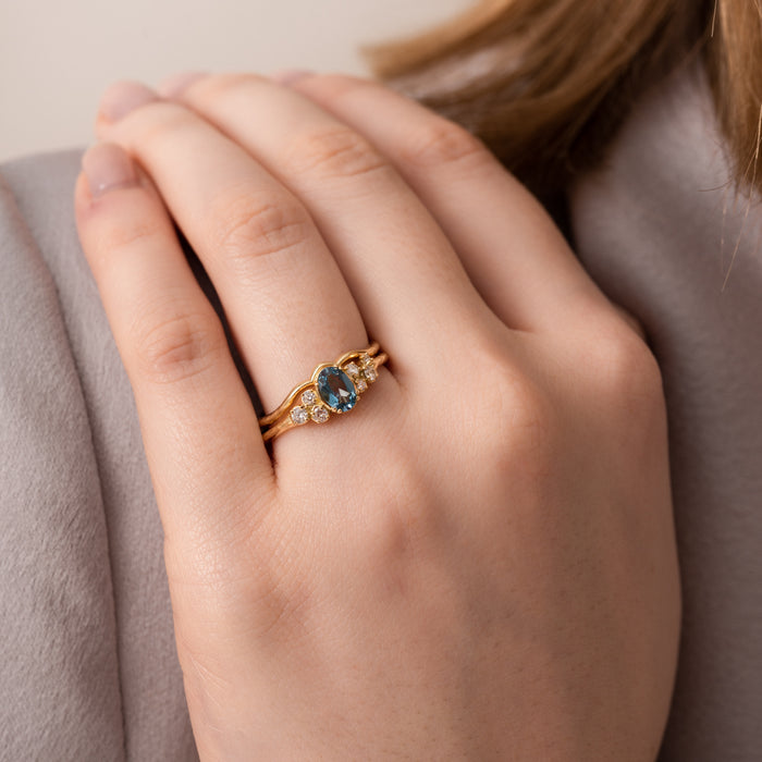 Dower & Hall 18k Gold Scalloped Wishbone Ring