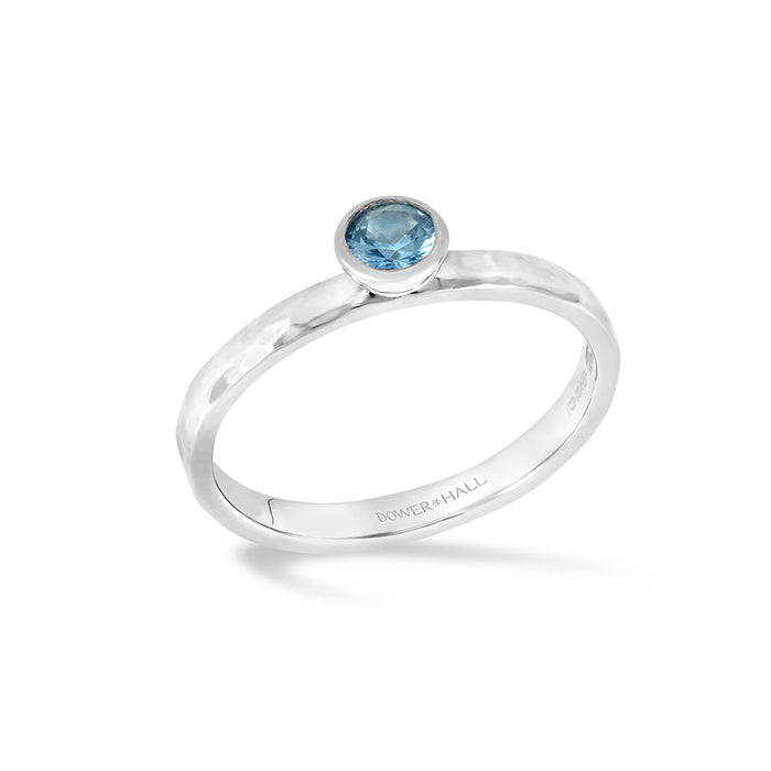 dower & hall 4mm Blue Topaz Hammered Twinkle Ring
