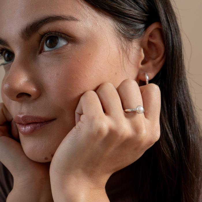 Dower & Hall 6mm White Pearl Hammered Twinkle Ring