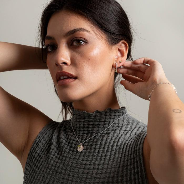 Dower & Hall Hammered Disc & 5mm Peridot Array Pendant