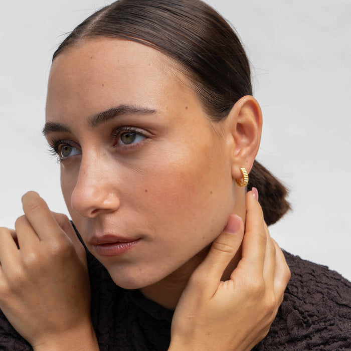 Dower & Hall Medium Humbug Huggie Hoops