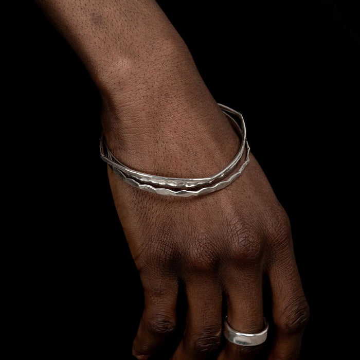 Dower & Hall Men's 3mm Hammered Cushion Nomad Bangle