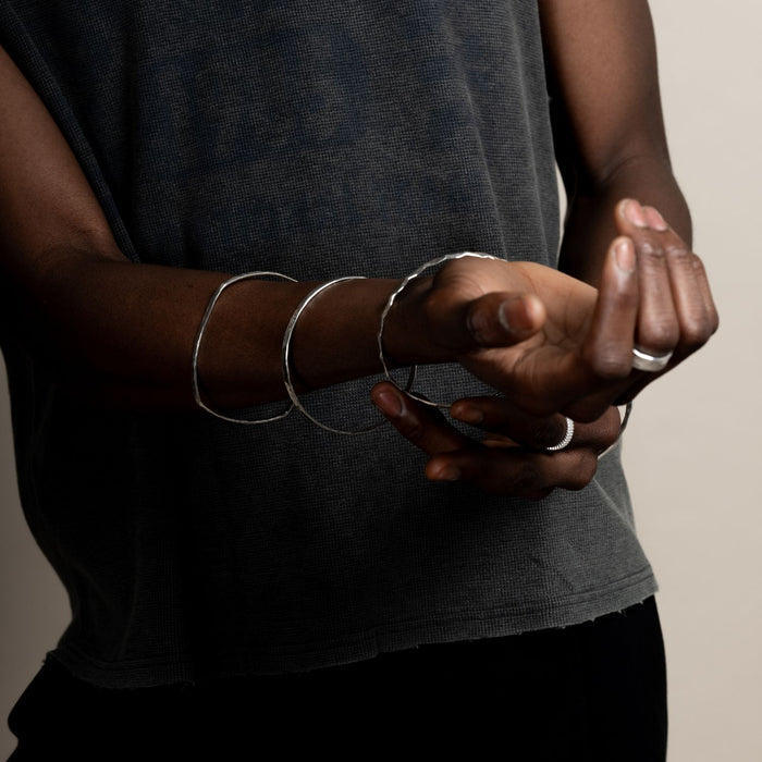 Dower & Hall Men's 4mm Hammered Nomad Bangle