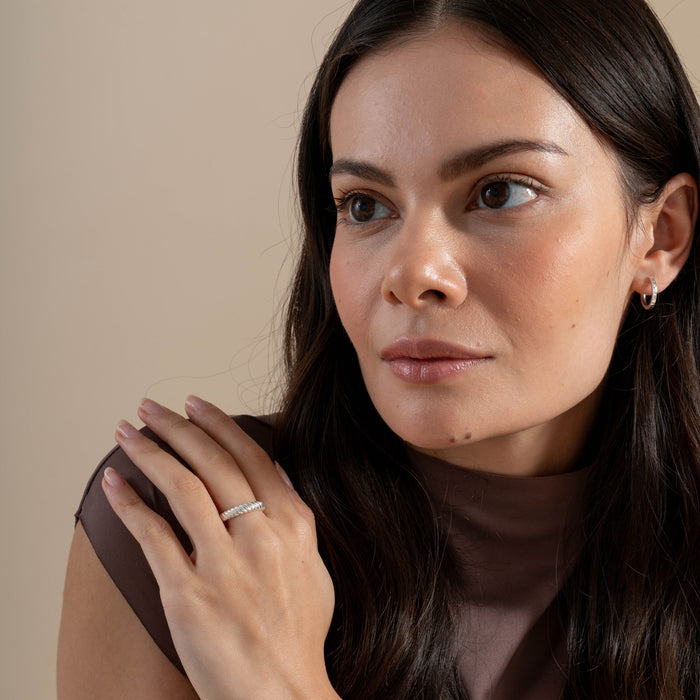 Dower & Hall Twist Twinkle Ring