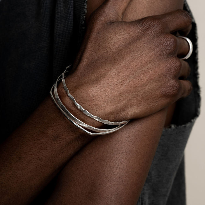 Dower & Hall Men's 3mm Hammered & Scalloped Nomad Bangle