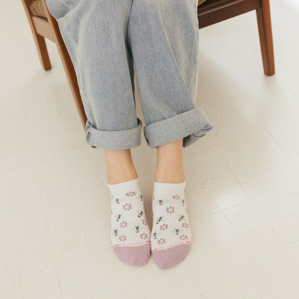 Dr. Motion Bee Daisies | Ankle Compression Socks For Women