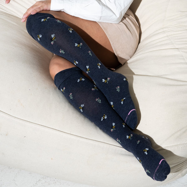 Dr. Motion Bees With Flowers | Knee-High Compression Socks For Women