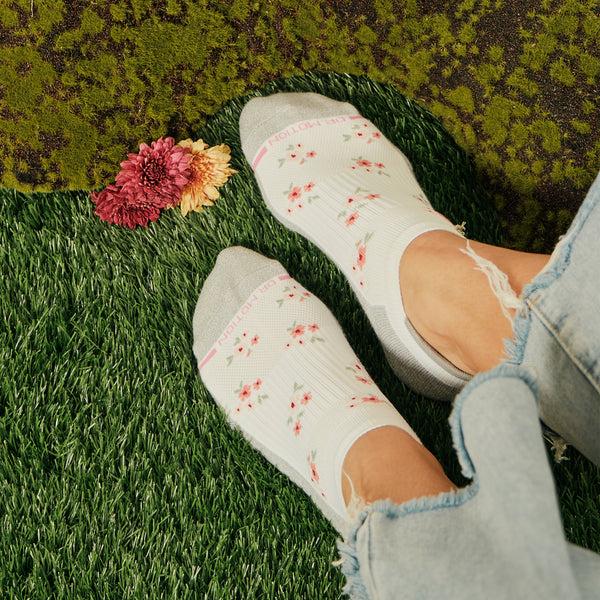 Dr. Motion Ditsy Floral Bunch | Ankle Compression Socks For Women
