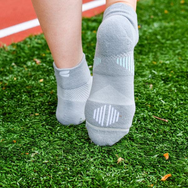 Dr. Motion Pop Texture | Performance Quarter Compression Socks For Women