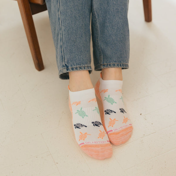 Dr. Motion Sea Turtles | Ankle Compression Socks For Women