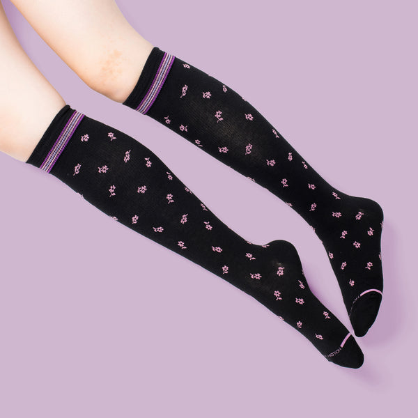 Dr. Motion Tonal Ditsy Daisy | Knee-High Compression Socks For Women