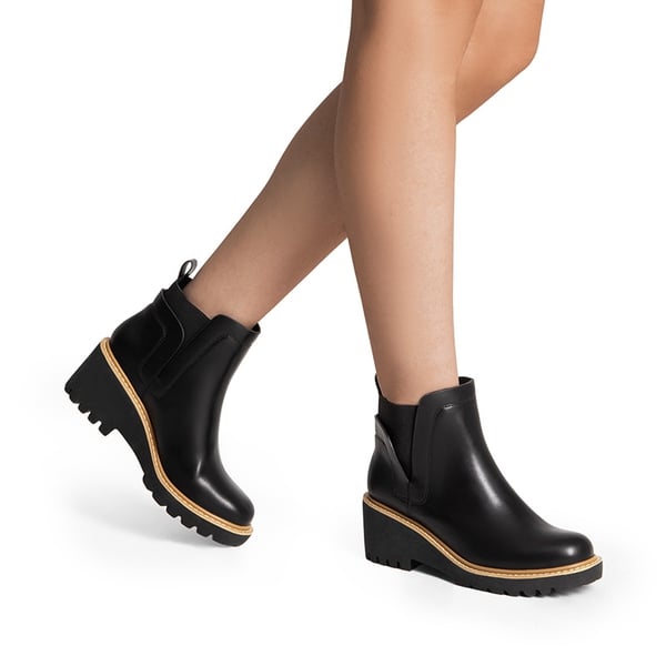 Dream Pairs Lug Outsole Pull-On Chelsea Boots