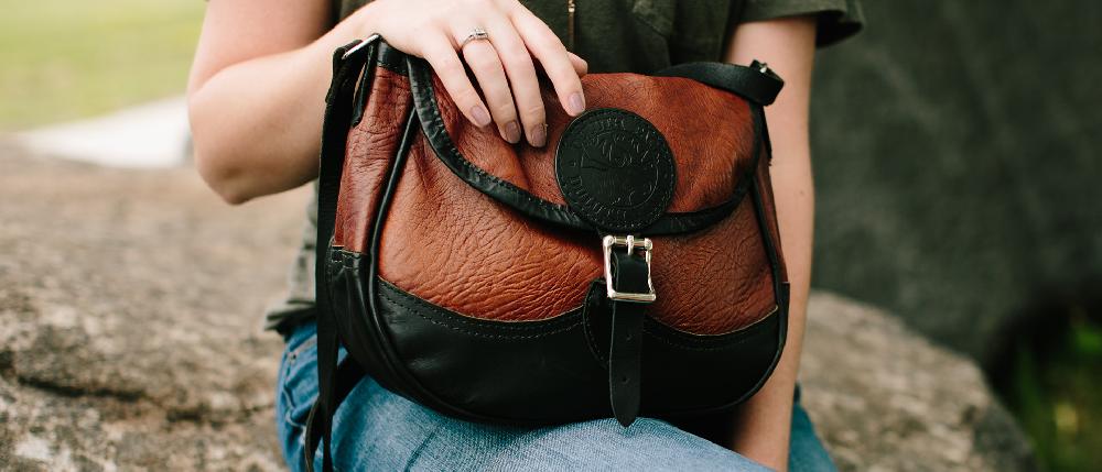 Duluth Pack SKU: LB-121 Bison Leather Medium Shell Purse