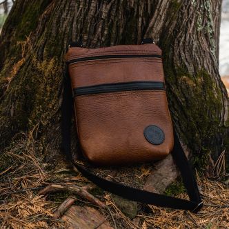Duluth Pack SKU: LB-507_BLK Bison Leather Traverse Crossbody Bag