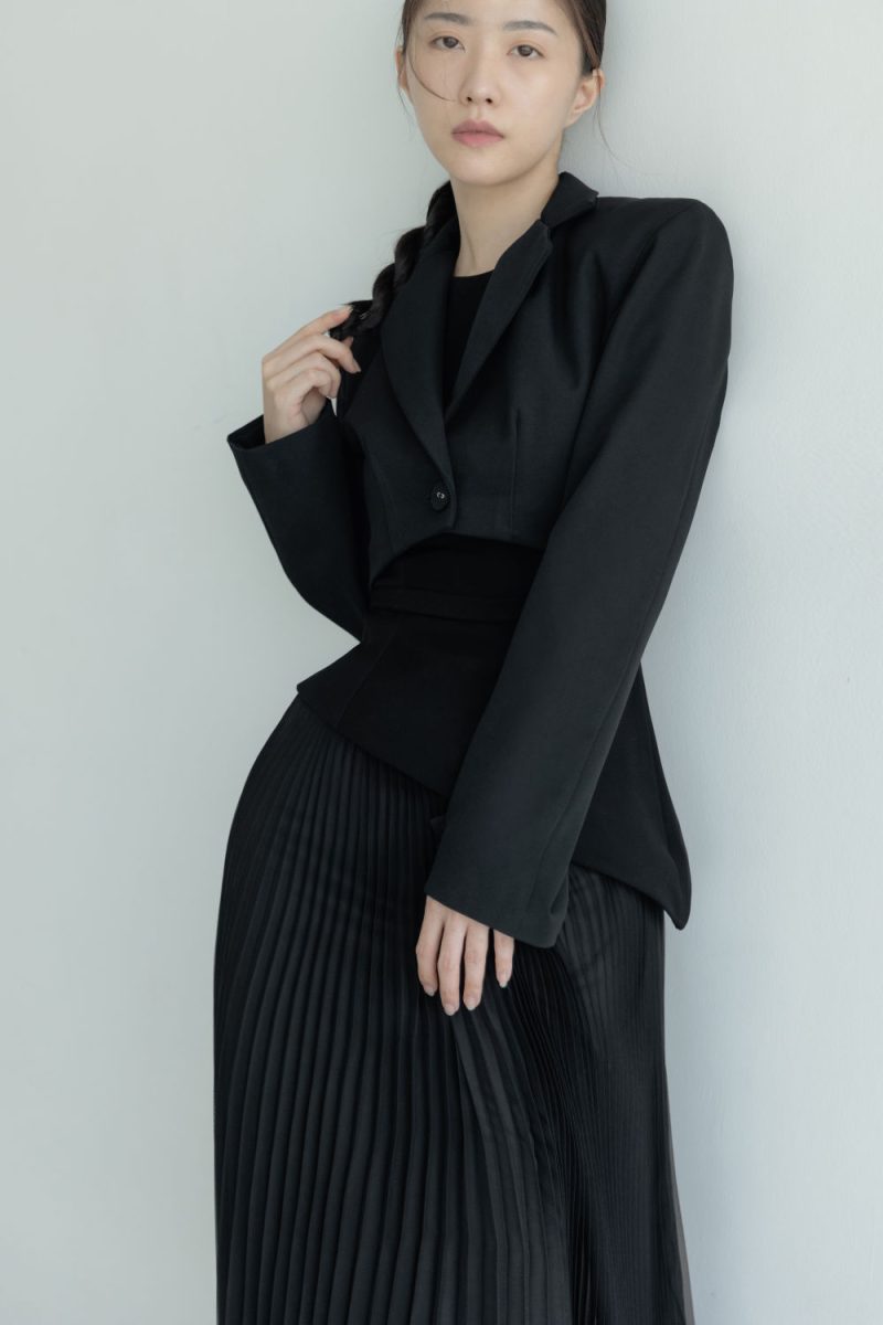 e vee Jordaan Crop Blazer