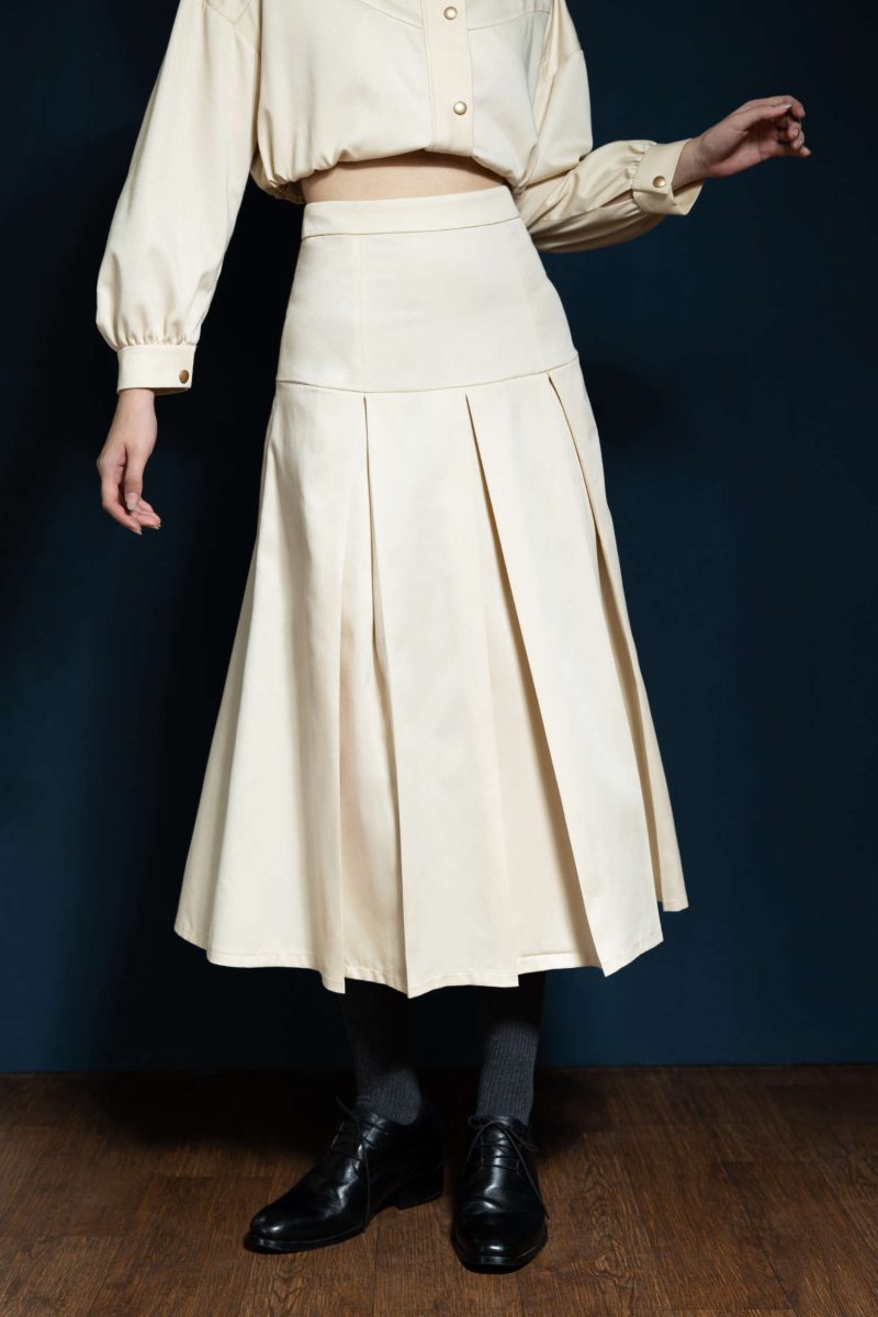 e vee Una Double Pleat Skirt