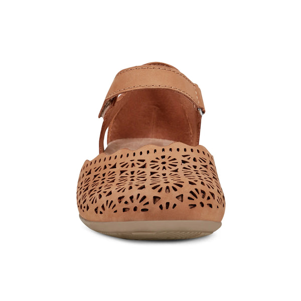 Earth Shoes Bronnie Casual Slip-On Perforated Sandals Medium Natural