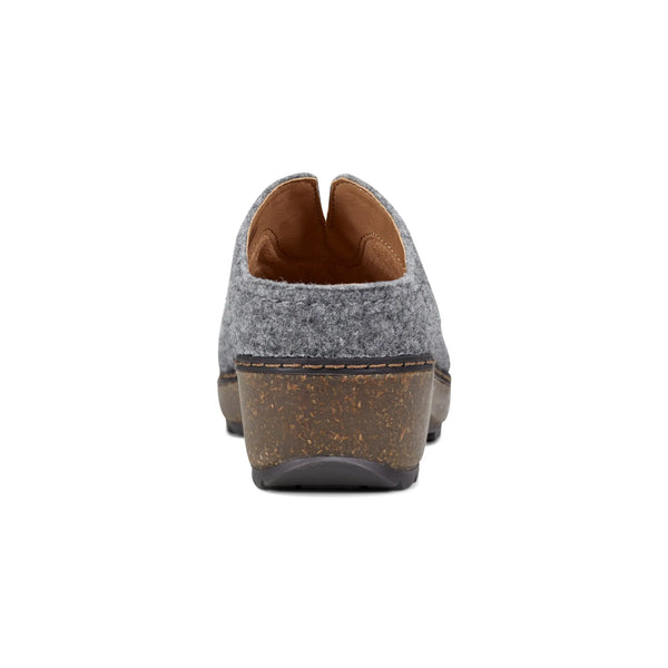 Earth Shoes Kolia Round Toe Slip-on Casual Clogs Light Gray