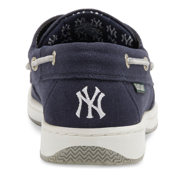 Eastland Women's Solstice MLB New York Yankees Canvas Boat Shoe