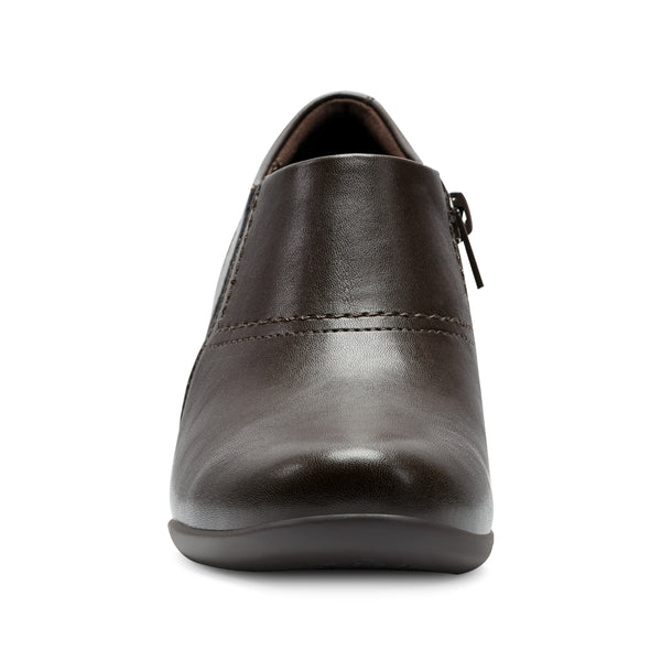 Easy Spirit Caine Round Toe Shooties Brown