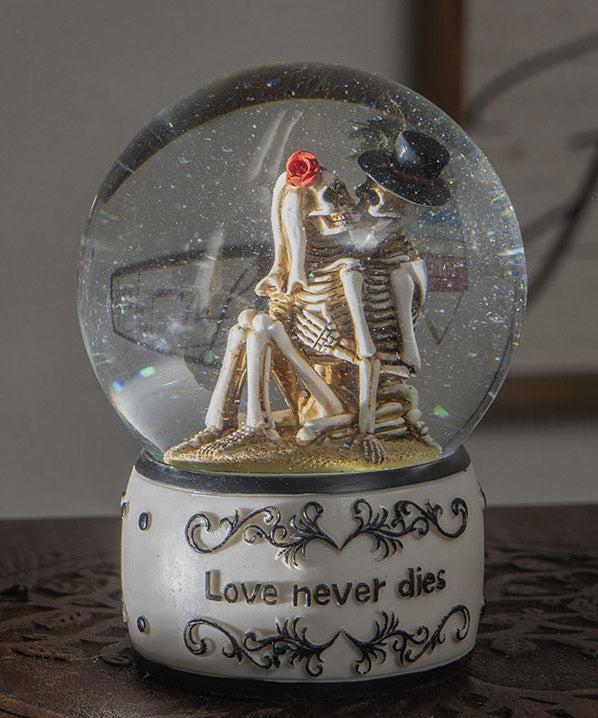 ebros gift Day of The Dead Love Never Dies French Kissing Skeletons At Beach Water Globe
