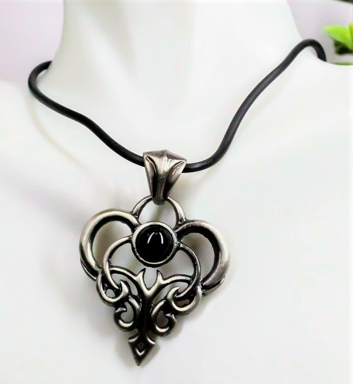 ebros gift Ebros Celtic Eternity Love Heart Pendant Medallion Necklace Accessory Jewelry