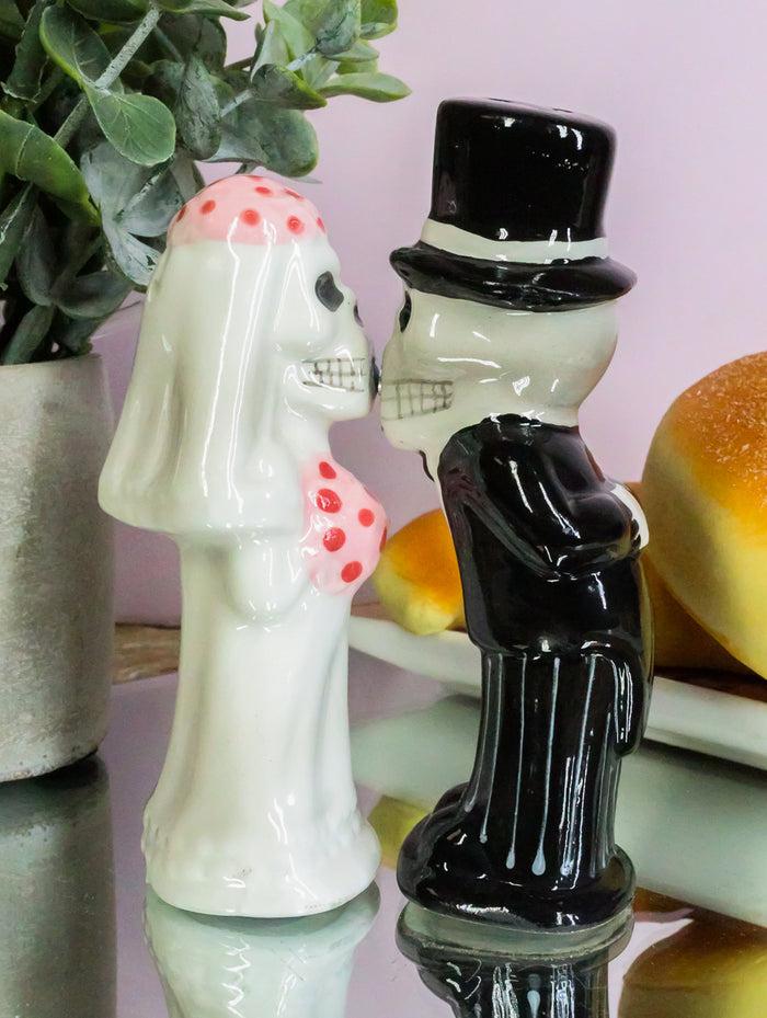 ebros gift Ebros Day Of The Dead Salt & Pepper Shakers Skeleton Couple Bride & Groom Set