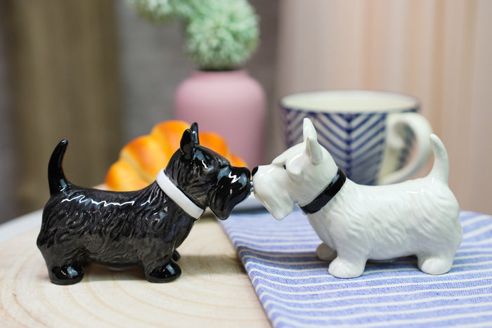 ebros gift Ebros Kissing Scottie Scottish Terrier Dogs Ceramic Salt And Pepper Shakers Set Decor