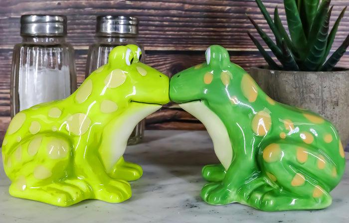 ebros gift Ribbit Love Green Tree Frogs Toads Kissing Ceramic Salt And Pepper Shakers Set