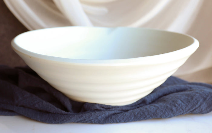 ebros gift Set Of 6 Irregular Ridged Matte White Melamine Pasta Salad Soup Large Bowls
