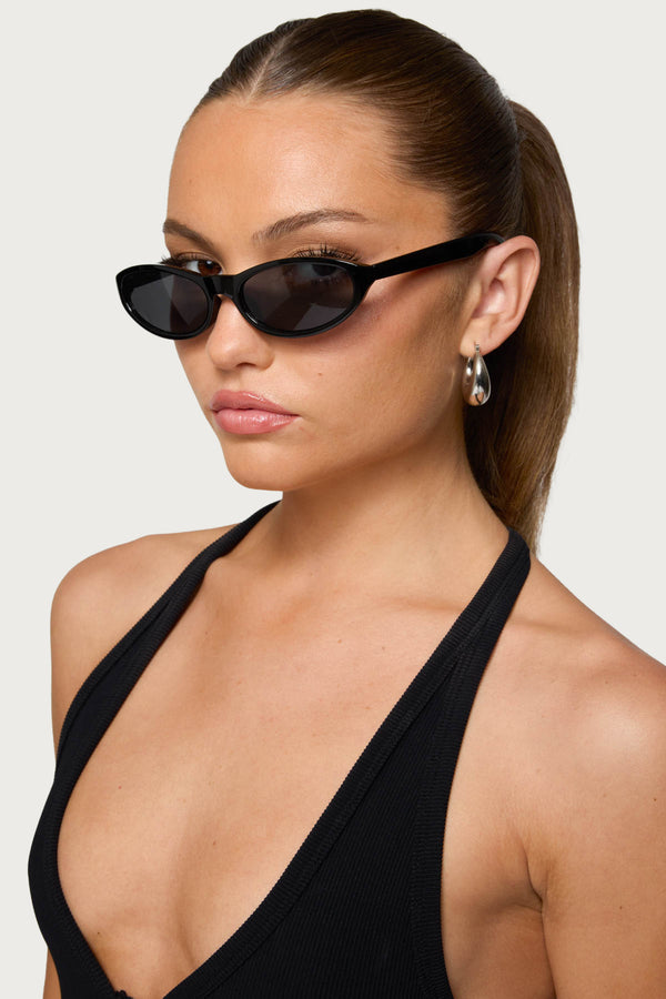 edikted Alejandra Oval Sunglasses black