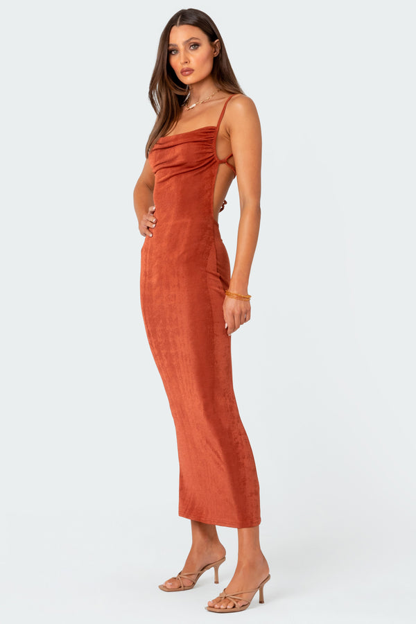 Edikted Clea Open Back Maxi Dress Hamra