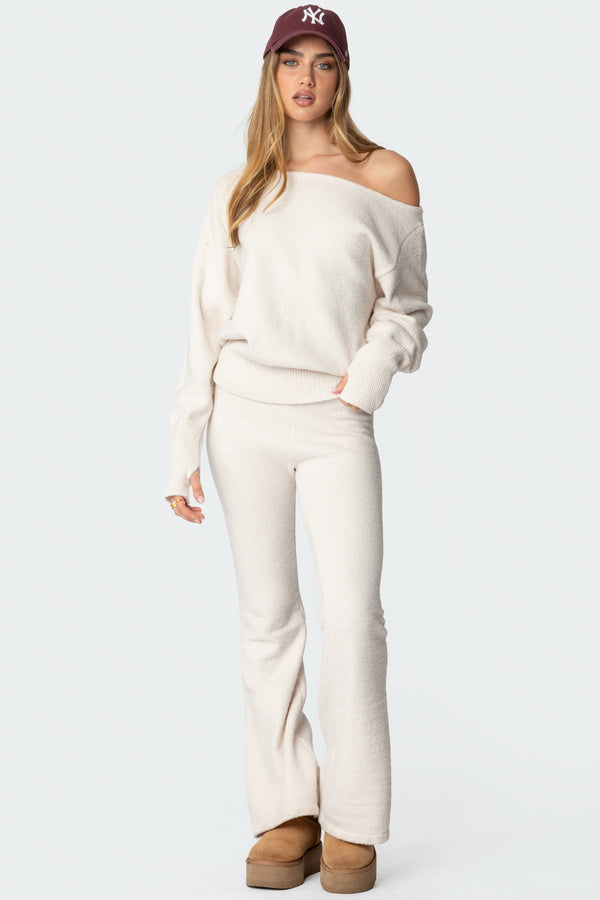 Edikted Plush Oversized Asymmetric Sweater Cream