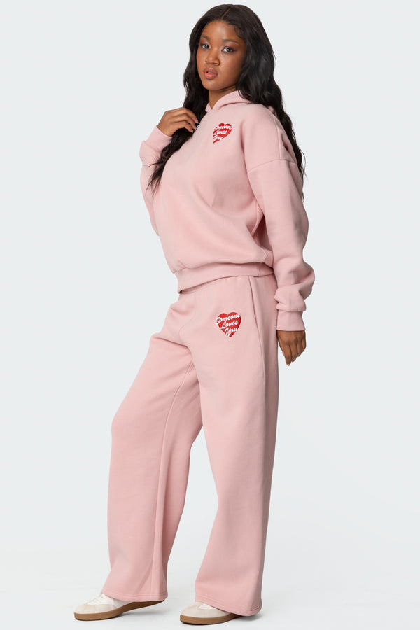 Edikted Someone Loves You Sweatpants Pink