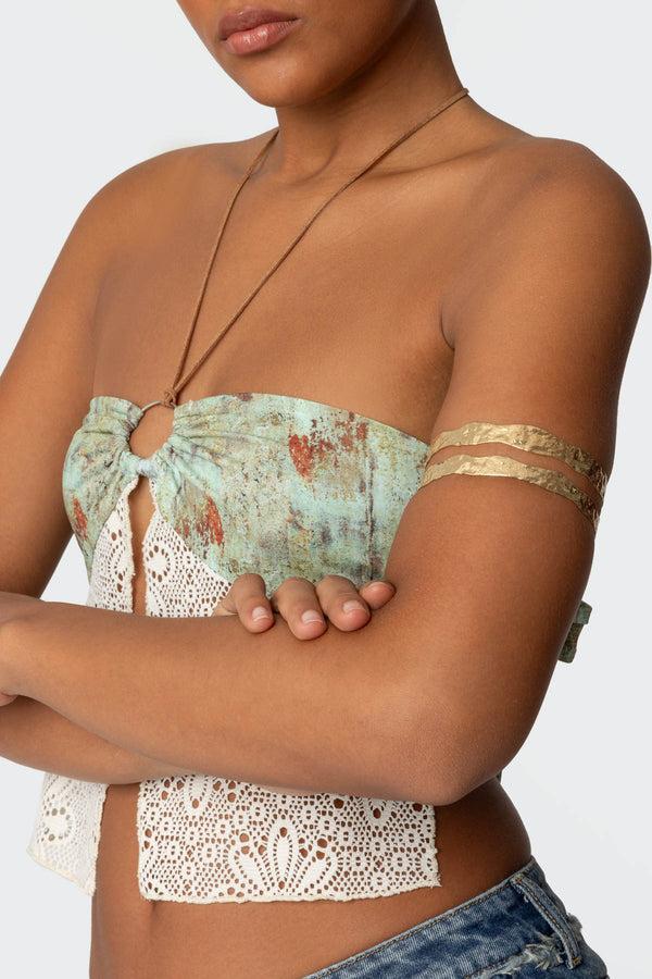 edikted Wavy Arm Cuff gold