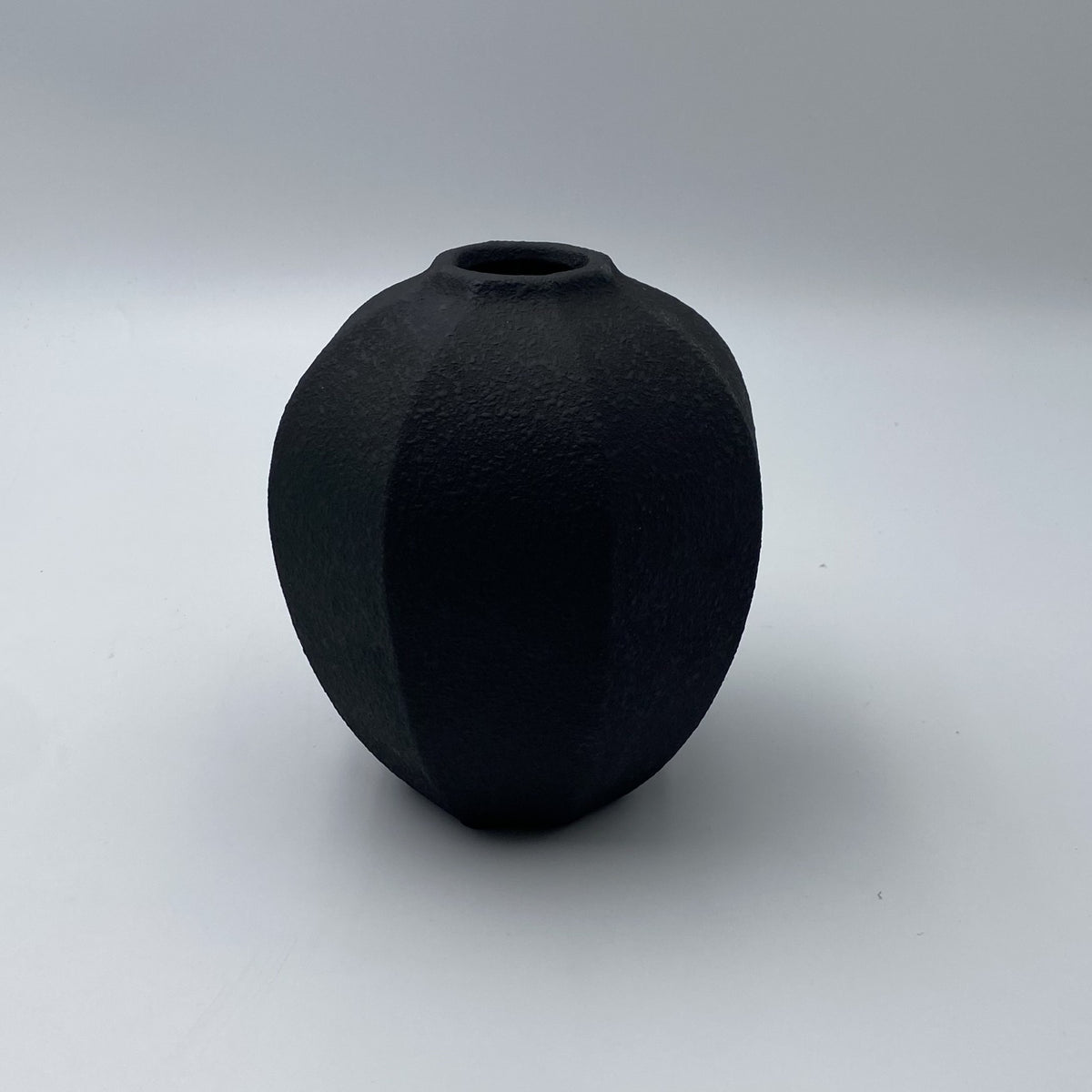 eight mood Japandi Vase dia17 5xH19cm Black