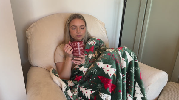 Elegant Comfort Elegant Comfort Christmas Sherpa Throw With Flannel Fleece - 50 X 60 Inches Throw