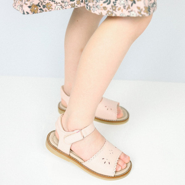 Elephantito Classic Sandal With Scallop Pink