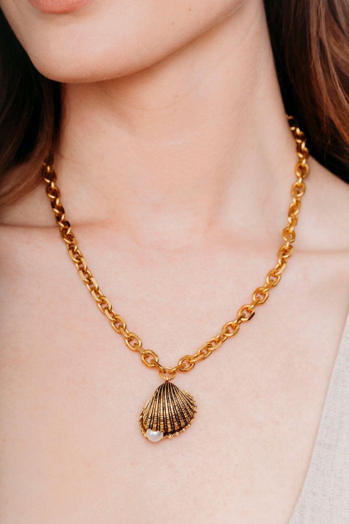 Elizabeth Cole Shellina Necklace Gold
