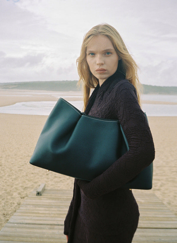 Elleme Dimple Tote Pebbled Leather Black/White Stitches