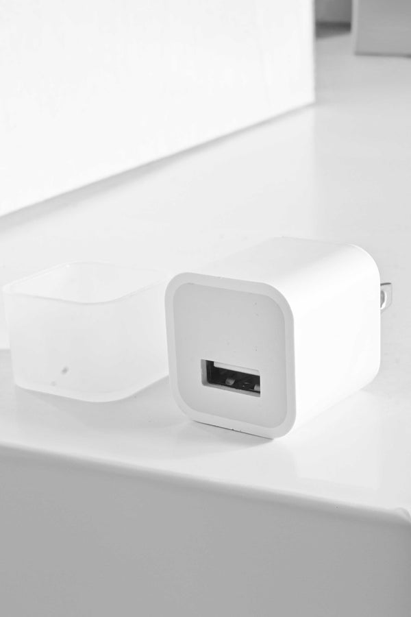 elo Pierrot Micro Power Adapter White