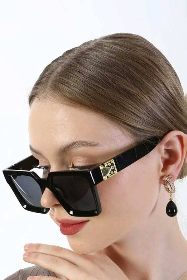 elo Unisex Gold Emblem Square Sunglasses Black