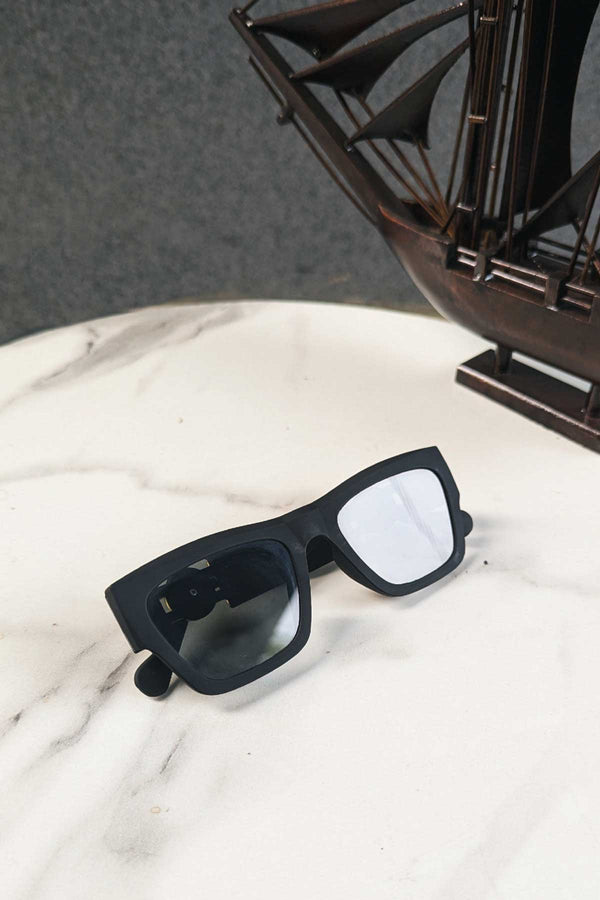 Elo Unisex Gold Medallion Square Sunglasses Black