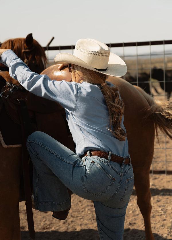 Ely Cattleman Women's Cowboygirl Blue Chambray Granddaddy Snap Shirt