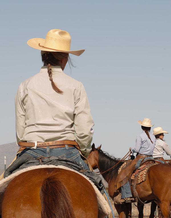 Ely Cattleman Women's Cowboygirl West Texas Dust Solid Granddaddy Snap Shirt