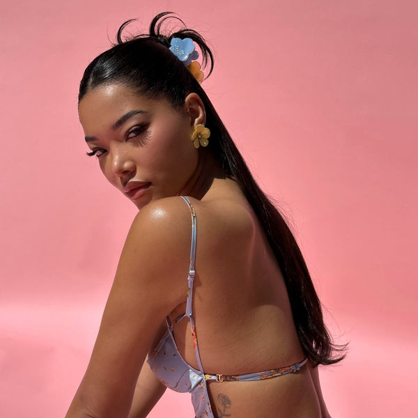 Emi Jay Works Well With Midi Blossom Clip